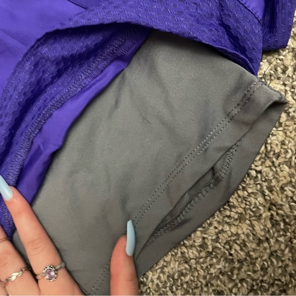 Purple adjustable workout shorts - Picture 2 of 2